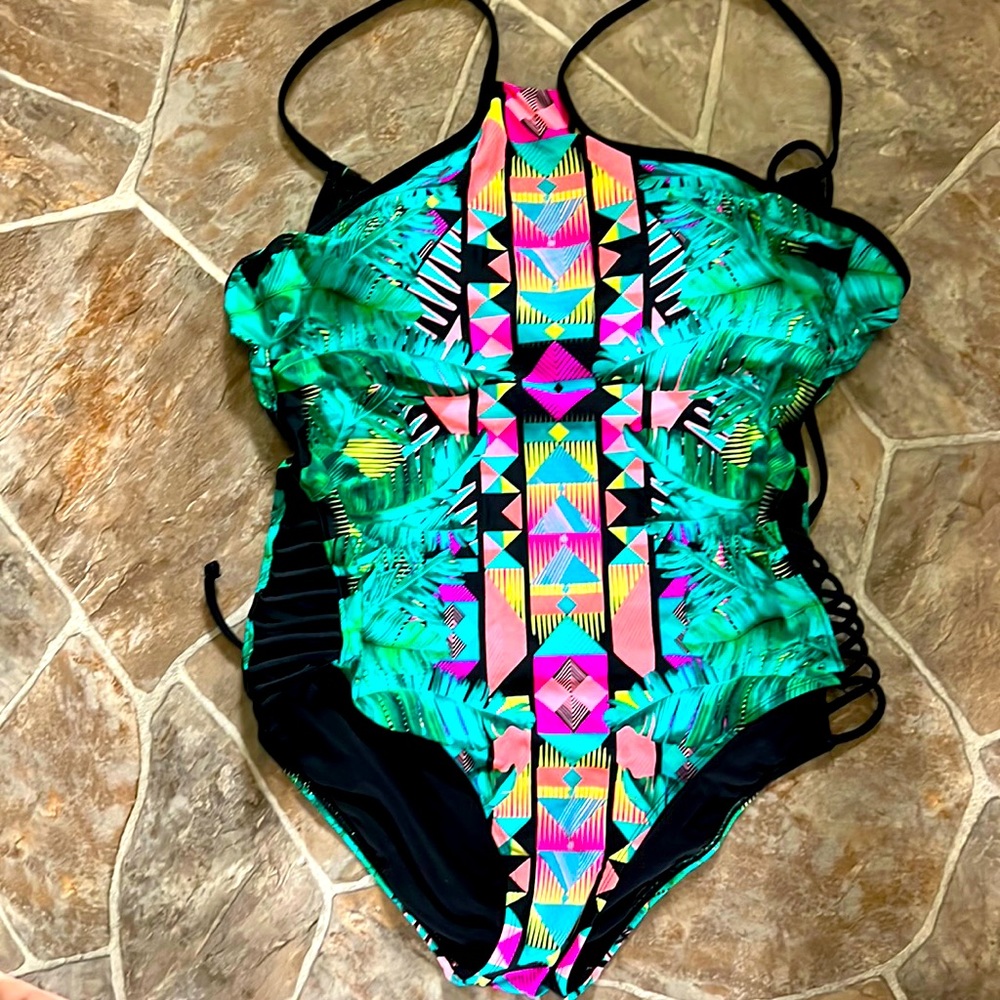 No boundaries one piece swimsuit, size xl